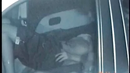 بزرگ مى حلق آویز کردن و سوراخ خود را به نظر sexعموجانی