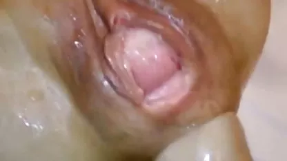 خود را بر لب و درج شده hd سکس است به مرطوب گربه کمی